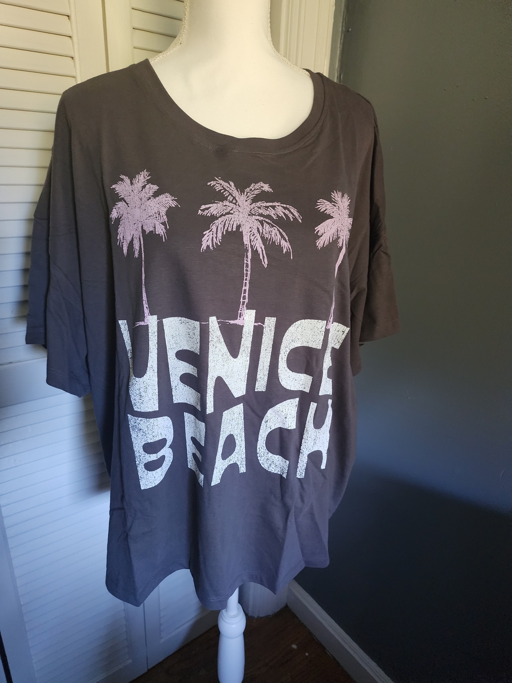 Torrid Lovesick Crop Gray Tee with Pink Palm Graphic